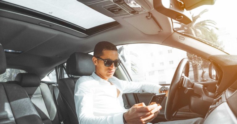 5 Most Common Distracted Driving Examples: You should avoid